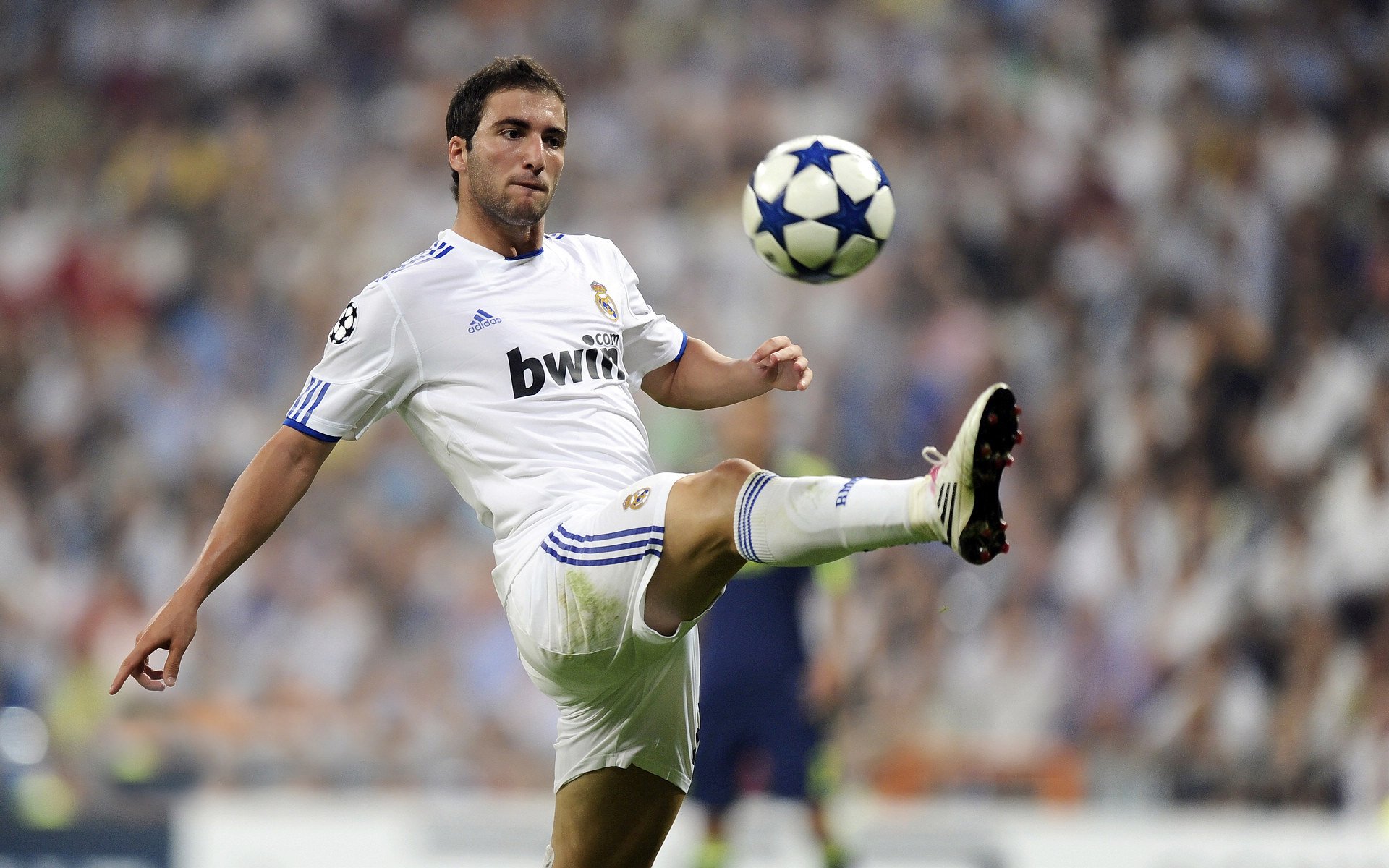 新生代球迷成长为主力观众改变内容生态,新生代足球解说